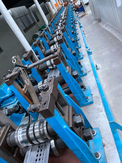 新型腳手板冷彎機(jī) 山東鋼跳板成型機(jī)的全自動(dòng)化革新與電氣機(jī)械發(fā)展